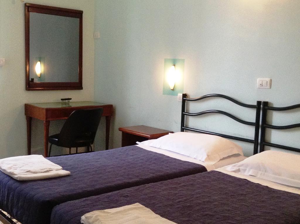 Hotel Bernheof Genoa Room photo